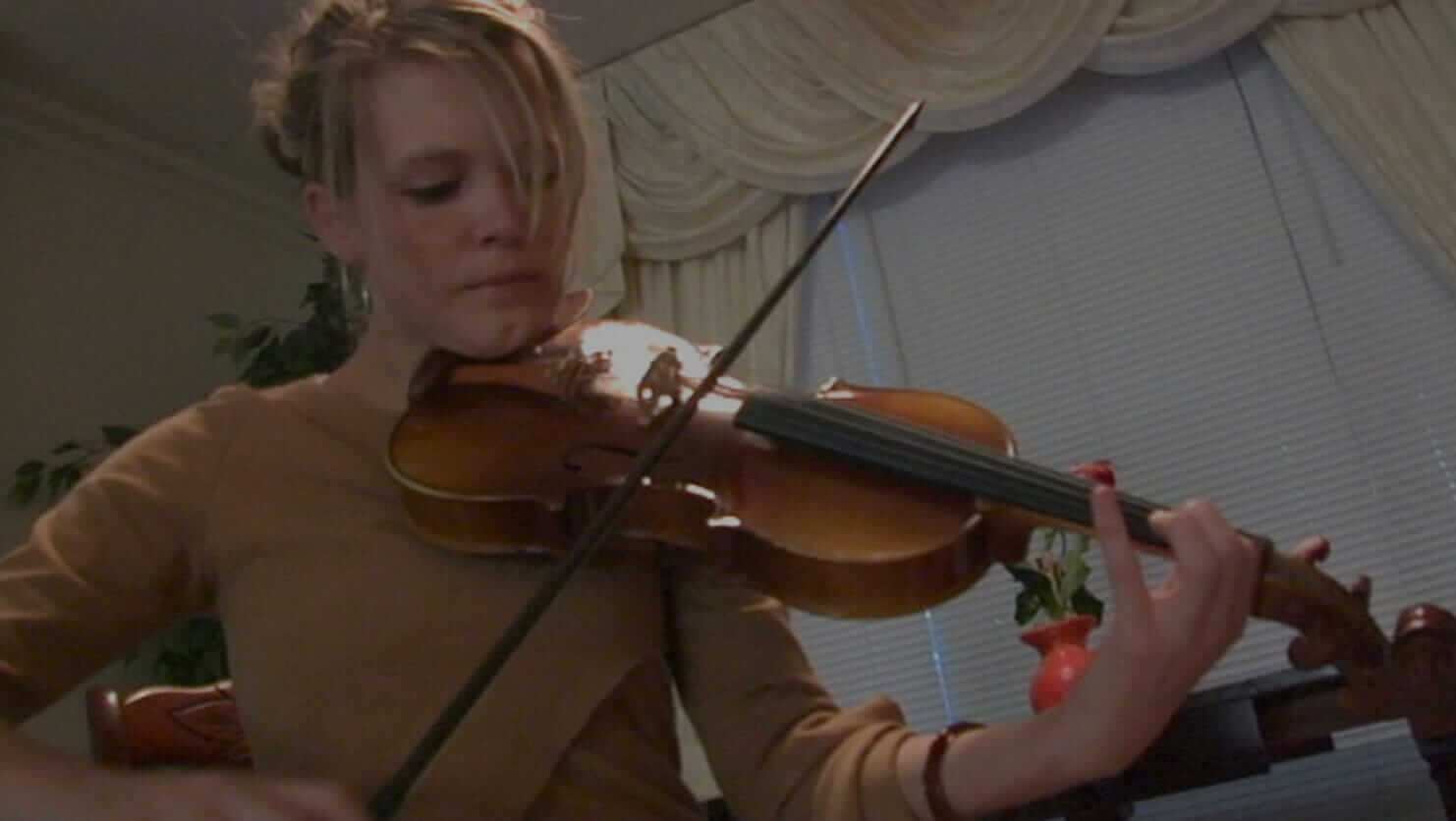 Violin playing at Santé