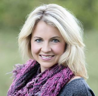 headshot of laura deane